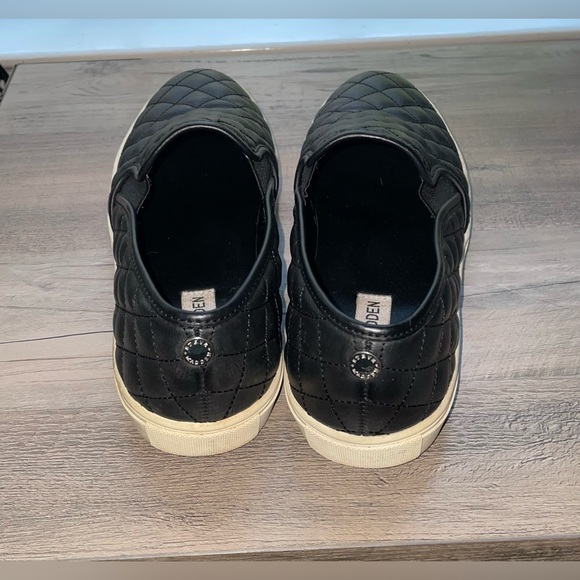 Women’s Steve Madden Slip On shoes size 9 - Picture 2 of 4